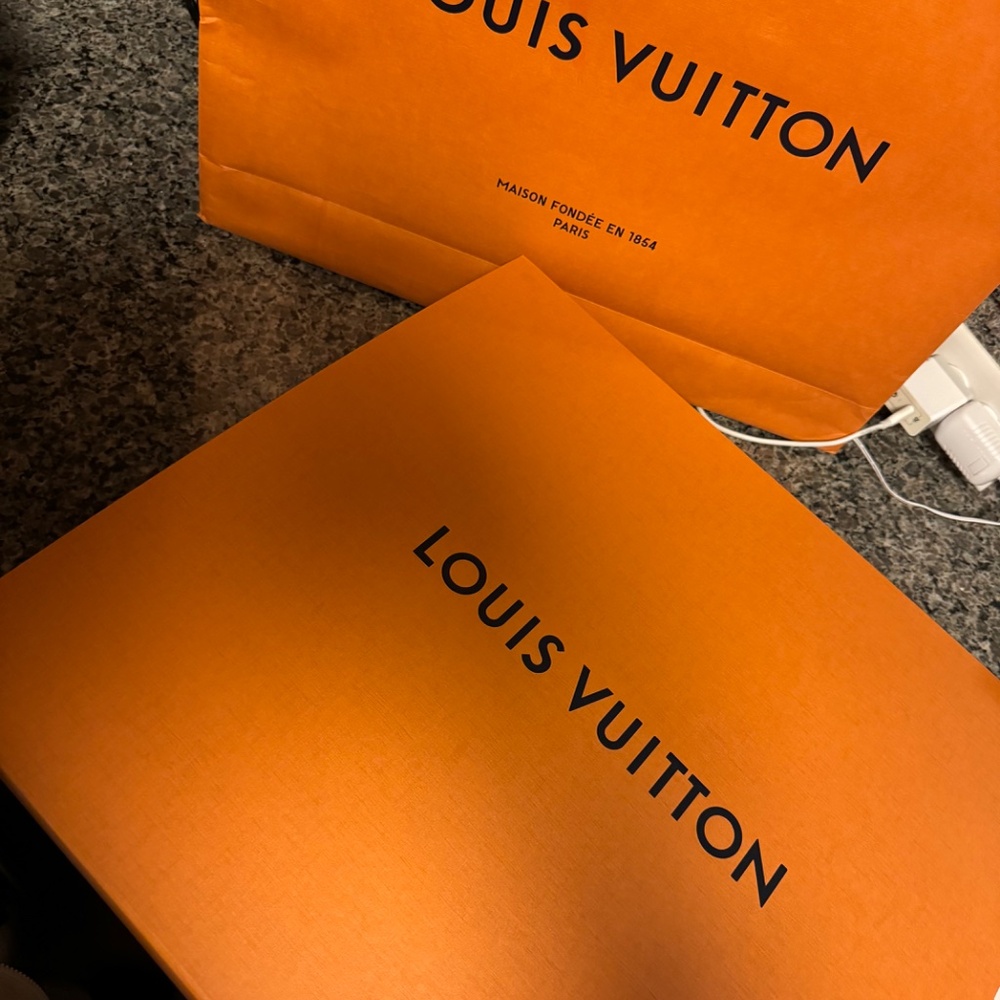 Authentic, BRAND NEW Louis Vuitton Neverful mm - Picture 5 of 5